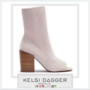 🆕 NIB Kelsie Dagger Brooklyn Knit Peep Toe Bootie